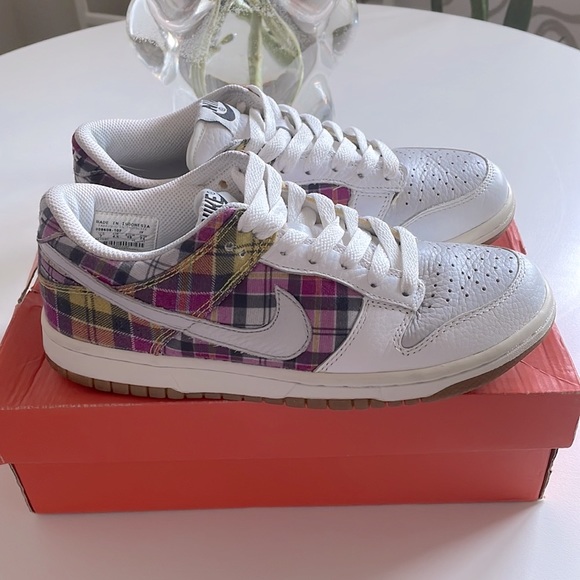 2007 WMNS Nike Dunk Low Size 7 - Picture 3 of 8